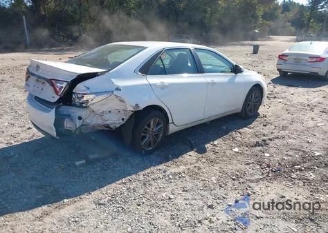 2015 Toyota Camry Se z USA, uszkodzony, nr VIN 4T1BF1FK2FU054080